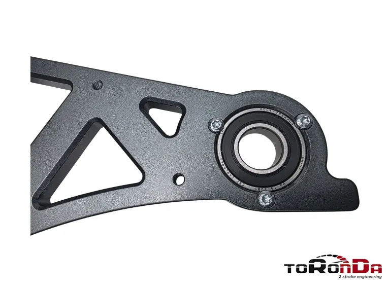 Detail achterzijde rode Toronda Brace - Lager passing en CNC afwerking